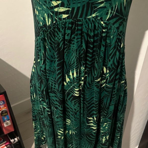 Green Leaf Print Women's Dress - Picture 3 of 6